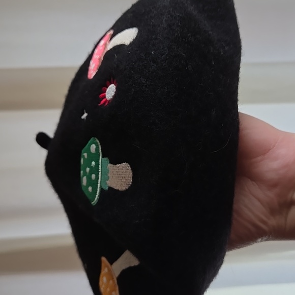 Wool Or Acrylic Black Beret Colorful Mushrooms - Picture 5 of 5